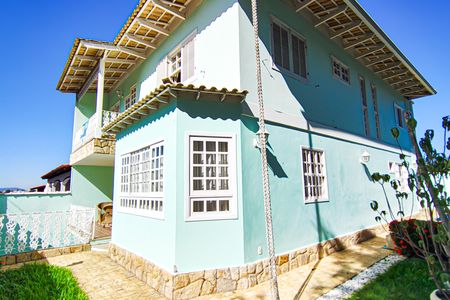 Casa de condomínio à venda com 264m², 4 quartos e 4 vagas Casa de condomínio à venda com 264m², 4 quartos e 4 vagasfrente da casa