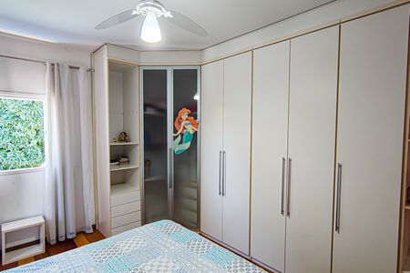 Casa de condomínio à venda com 264m², 4 quartos e 4 vagas Casa de condomínio à venda com 264m², 4 quartos e 4 vagasSuíte