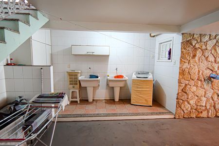 Casa de condomínio à venda com 264m², 4 quartos e 4 vagas Casa de condomínio à venda com 264m², 4 quartos e 4 vagaslavanderia