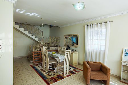 Casa de condomínio à venda com 264m², 4 quartos e 4 vagas Casa de condomínio à venda com 264m², 4 quartos e 4 vagasSala