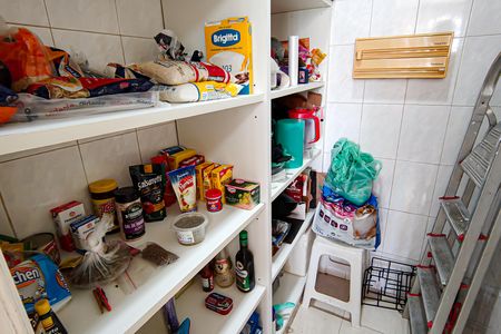 Casa de condomínio à venda com 264m², 4 quartos e 4 vagas Casa de condomínio à venda com 264m², 4 quartos e 4 vagasDespensa