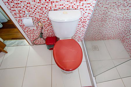 Casa de condomínio à venda com 264m², 4 quartos e 4 vagas Casa de condomínio à venda com 264m², 4 quartos e 4 vagasBanheiro da Suíte