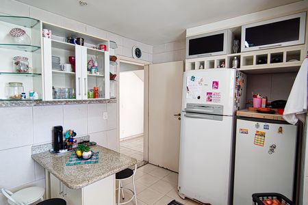 Casa de condomínio à venda com 264m², 4 quartos e 4 vagas Casa de condomínio à venda com 264m², 4 quartos e 4 vagasCozinha