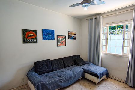 Casa de condomínio à venda com 264m², 4 quartos e 4 vagas Casa de condomínio à venda com 264m², 4 quartos e 4 vagasQuarto