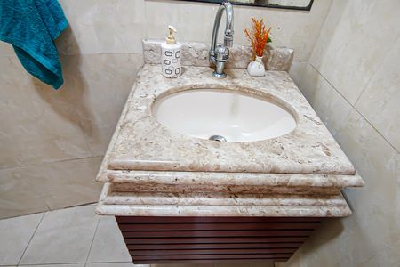 Casa de condomínio à venda com 264m², 4 quartos e 4 vagas Casa de condomínio à venda com 264m², 4 quartos e 4 vagasLavabo