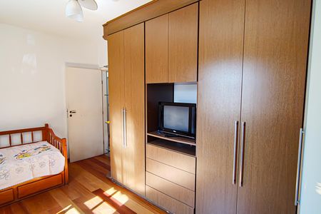 Casa de condomínio à venda com 264m², 4 quartos e 4 vagas Casa de condomínio à venda com 264m², 4 quartos e 4 vagasQuarto 2