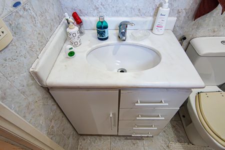 Casa de condomínio à venda com 264m², 4 quartos e 4 vagas Casa de condomínio à venda com 264m², 4 quartos e 4 vagasBanheiro Social