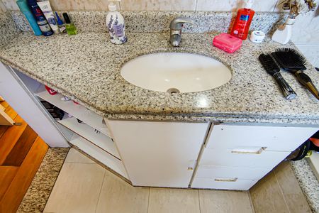 Casa de condomínio à venda com 264m², 4 quartos e 4 vagas Casa de condomínio à venda com 264m², 4 quartos e 4 vagasBanheiro da Suíte 2