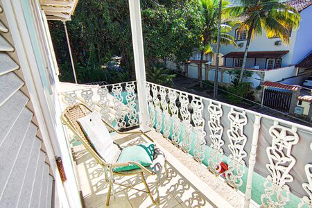 Casa de condomínio à venda com 264m², 4 quartos e 4 vagas Casa de condomínio à venda com 264m², 4 quartos e 4 vagasVaranda