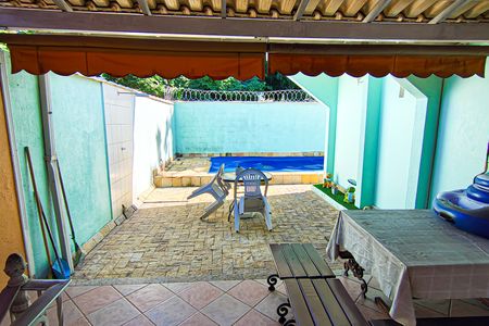 Casa de condomínio à venda com 264m², 4 quartos e 4 vagas Casa de condomínio à venda com 264m², 4 quartos e 4 vagasPiscina