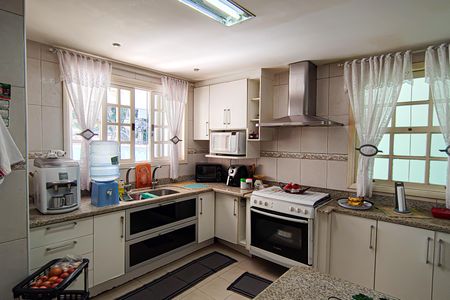 Casa de condomínio à venda com 264m², 4 quartos e 4 vagas Casa de condomínio à venda com 264m², 4 quartos e 4 vagasCozinha