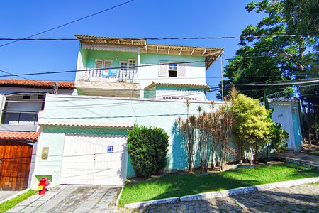 Casa de condomínio à venda com 264m², 4 quartos e 4 vagas Casa de condomínio à venda com 264m², 4 quartos e 4 vagasfachada