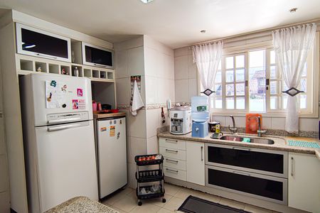 Casa de condomínio à venda com 264m², 4 quartos e 4 vagas Casa de condomínio à venda com 264m², 4 quartos e 4 vagasCozinha