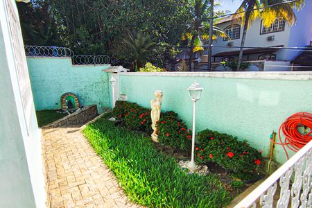 Casa de condomínio à venda com 264m², 4 quartos e 4 vagas Casa de condomínio à venda com 264m², 4 quartos e 4 vagasjardim