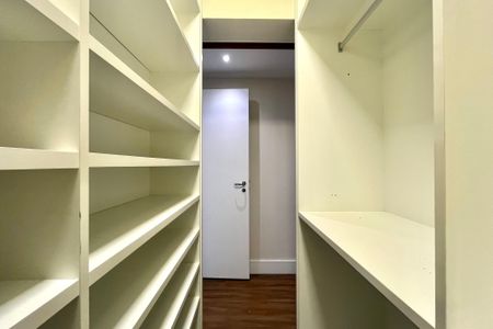 Apartamento à venda com 170m², 3 quartos e 3 vagasCloset da Suíte 3