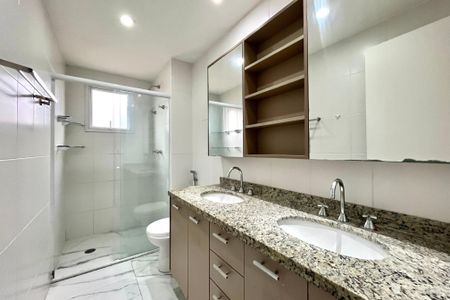 Apartamento à venda com 170m², 3 quartos e 3 vagasBanheiro da Suíte 1