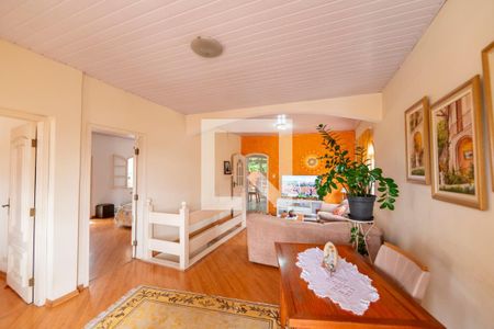 Casa à venda com 455m², 5 quartos e 2 vagas Casa à venda com 455m², 5 quartos e 2 vagasSala