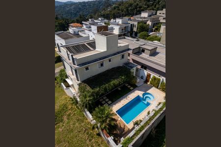 Casa de condomínio à venda com 354m², 3 quartos e 4 vagas
