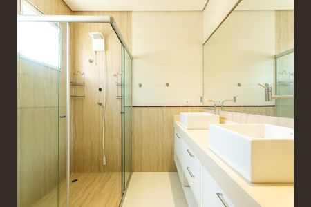 Casa de condomínio à venda com 354m², 3 quartos e 4 vagas