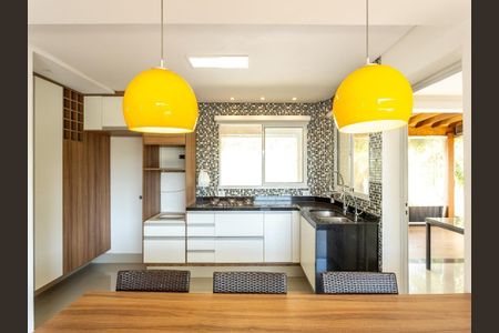 Casa de condomínio à venda com 354m², 3 quartos e 4 vagas