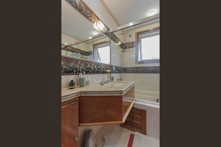 Apartamento à venda com 135m², 3 quartos e 2 vagasBanheiro da Suíte