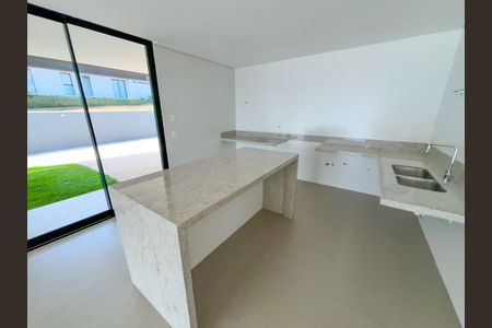 Casa à venda com 529m², 5 quartos e 6 vagas Casa à venda com 529m², 5 quartos e 6 vagasCozinha