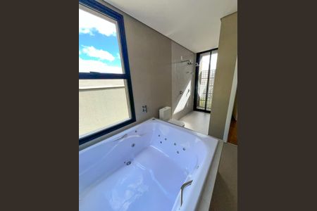 Casa à venda com 529m², 5 quartos e 6 vagas Casa à venda com 529m², 5 quartos e 6 vagasBanheiro Suíte 1