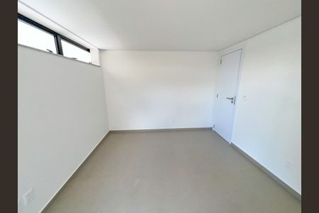 Casa à venda com 529m², 5 quartos e 6 vagas Casa à venda com 529m², 5 quartos e 6 vagasQuarto 1