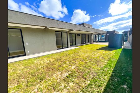 Casa à venda com 529m², 5 quartos e 6 vagas Casa à venda com 529m², 5 quartos e 6 vagasÁrea comum