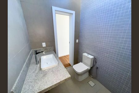 Casa à venda com 529m², 5 quartos e 6 vagas Casa à venda com 529m², 5 quartos e 6 vagasBanheiro 2