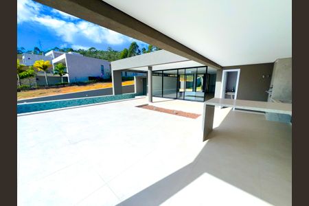 Casa à venda com 529m², 5 quartos e 6 vagas Casa à venda com 529m², 5 quartos e 6 vagasÁrea comum