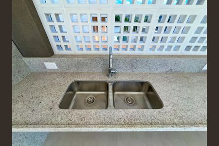 Casa à venda com 529m², 5 quartos e 6 vagas Casa à venda com 529m², 5 quartos e 6 vagasCozinha