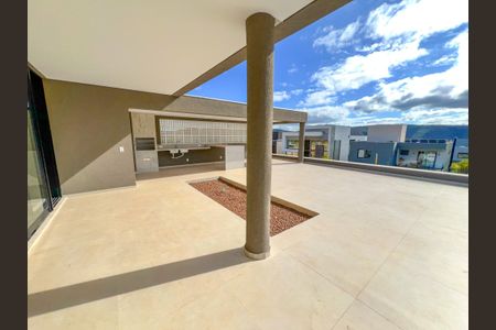 Casa à venda com 529m², 5 quartos e 6 vagas Casa à venda com 529m², 5 quartos e 6 vagasÁrea comum