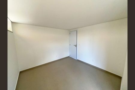 Casa à venda com 529m², 5 quartos e 6 vagas Casa à venda com 529m², 5 quartos e 6 vagasQuarto 1