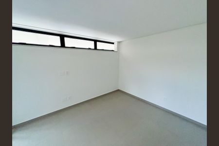 Casa à venda com 529m², 5 quartos e 6 vagas Casa à venda com 529m², 5 quartos e 6 vagasQuarto 1