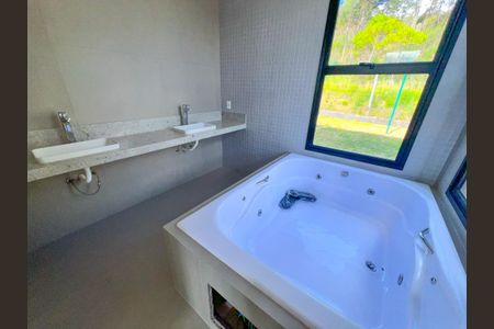 Casa à venda com 529m², 5 quartos e 6 vagas Casa à venda com 529m², 5 quartos e 6 vagasBanheiro Suíte 1