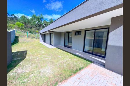 Casa à venda com 529m², 5 quartos e 6 vagas Casa à venda com 529m², 5 quartos e 6 vagasÁrea comum