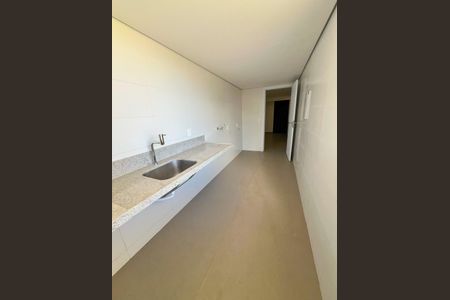 Casa à venda com 529m², 5 quartos e 6 vagas Casa à venda com 529m², 5 quartos e 6 vagasCozinha