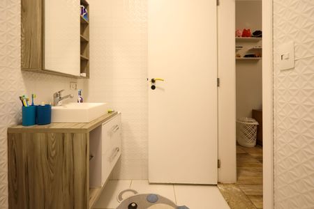 Casa de condomínio à venda com 257m², 4 quartos e 2 vagas Casa de condomínio à venda com 257m², 4 quartos e 2 vagasBanheiro da Suíte 2