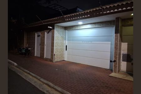 Casa de condomínio à venda com 257m², 4 quartos e 2 vagas Casa de condomínio à venda com 257m², 4 quartos e 2 vagasFachada Externa