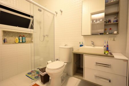 Casa de condomínio à venda com 257m², 4 quartos e 2 vagas Casa de condomínio à venda com 257m², 4 quartos e 2 vagasBanheiro da Suíte 2