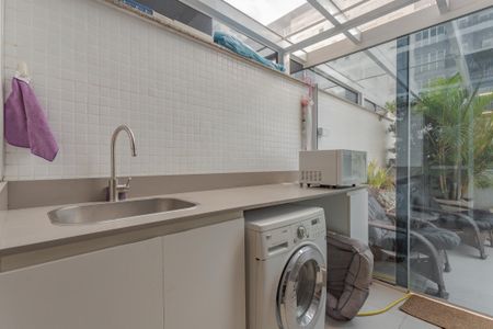 Apartamento à venda com 180m², 3 quartos e 2 vagas Apartamento à venda com 180m², 3 quartos e 2 vagasÁrea de Serviço