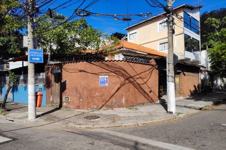 Casa à venda com 100m², 4 quartos e 1 vaga Casa à venda com 100m², 4 quartos e 1 vagaFachada