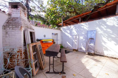 Casa à venda com 100m², 4 quartos e 1 vaga Casa à venda com 100m², 4 quartos e 1 vagaQuintal