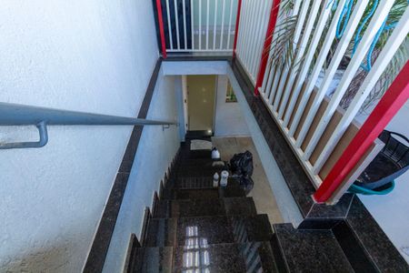 Casa à venda com 68m², 2 quartos e 2 vagas Casa à venda com 68m², 2 quartos e 2 vagasEscada externa