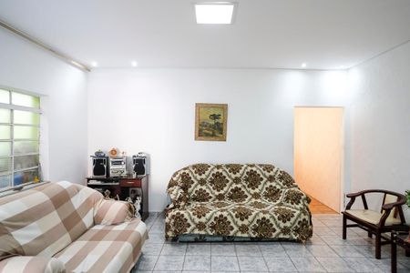 Casa à venda com 102m², 3 quartos e 2 vagasSala