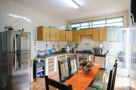 Casa à venda com 102m², 3 quartos e 2 vagasCozinha