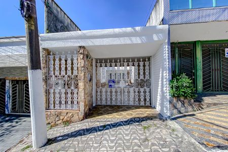 Casa à venda com 200m², 3 quartos e 4 vagasFachada e Plaquinha