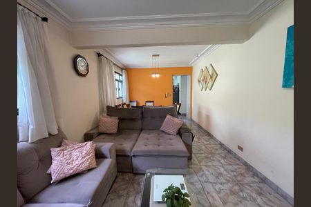 Casa à venda com 204m², 3 quartos e 2 vagas Casa à venda com 204m², 3 quartos e 2 vagasSala de Jantar
