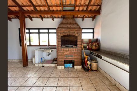 Casa à venda com 204m², 3 quartos e 2 vagas Casa à venda com 204m², 3 quartos e 2 vagasChurrasqueira